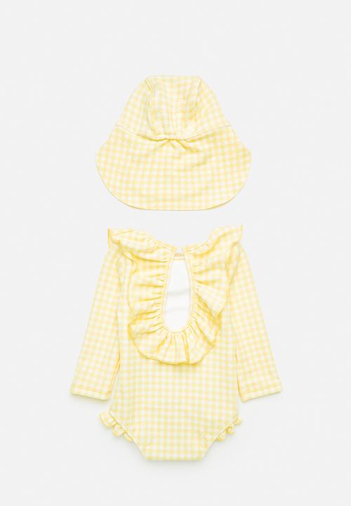 Cotton On - Bundle lucy swimsuit & sammy hat - baby yellow/mini gingham
