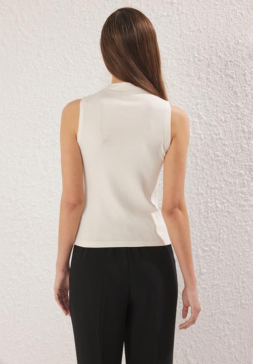 Trendyol - Slvless Super Flexible Regular Length Knitted Top