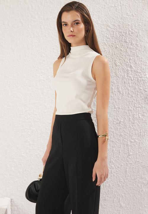 Trendyol - Slvless Super Flexible Regular Length Knitted Top