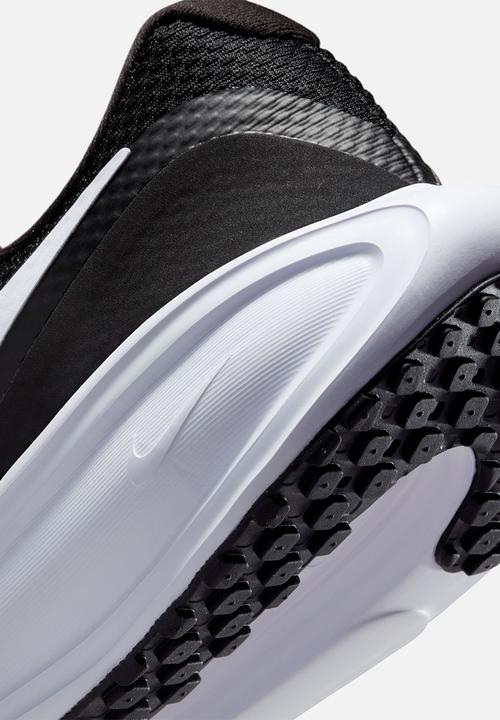 Nike - Nike Revolution 8