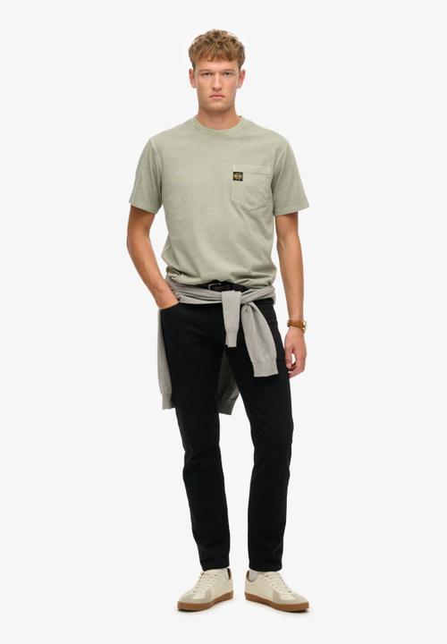 Superdry. - Contrast Stitch Pocket T-Shirt - Washed Sage Green