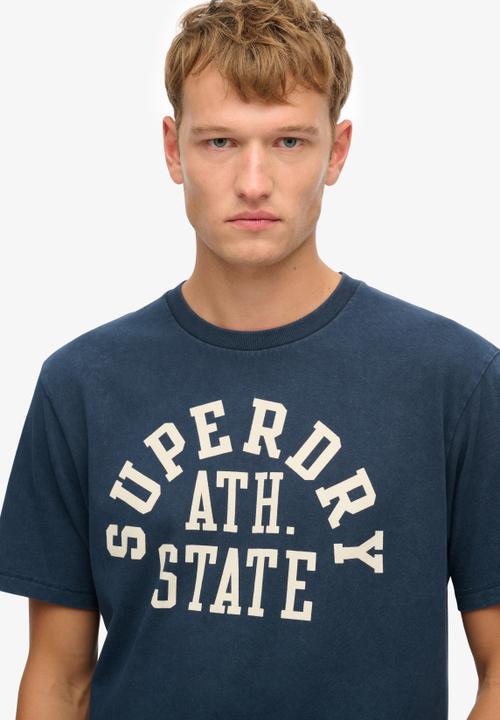 Superdry. - Athletic Ess Tee - Nautical Navy