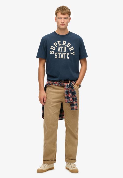 Superdry. - Athletic Ess Tee - Nautical Navy