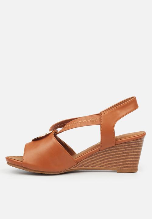 Butterfly Feet - Shani 9 heel - tan