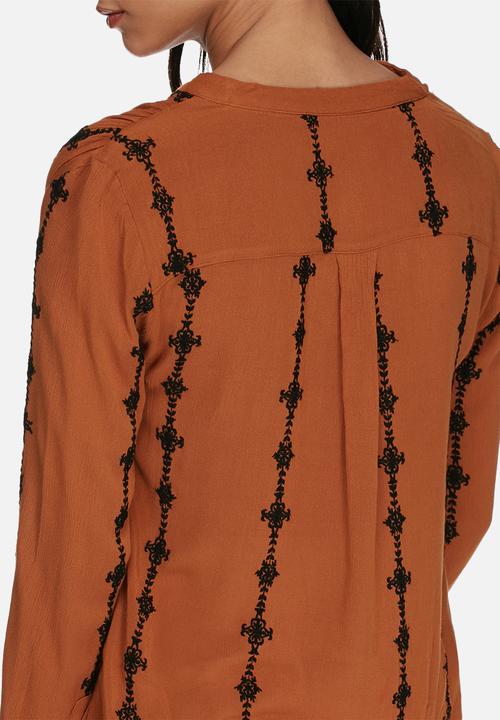 Vero Moda - Samantha embroidered top