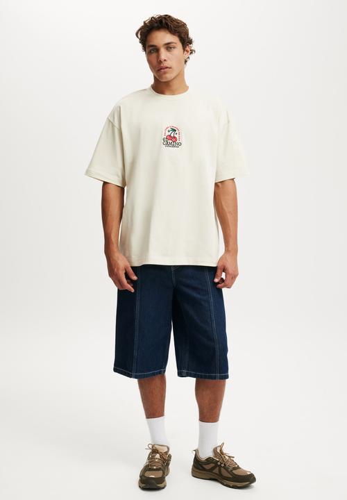Cotton On - Box Fit Graphic T-Shirt - Bone/Cherry Eights