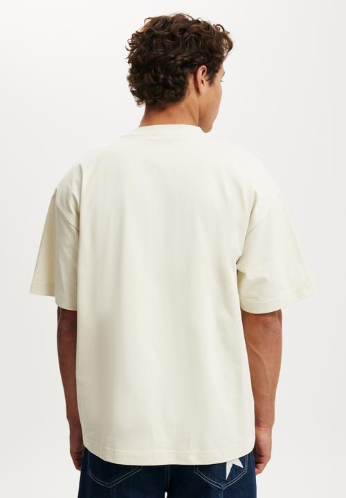 Cotton On - Box Fit Graphic T-Shirt - Bone/Cherry Eights