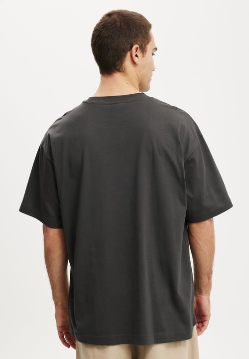 Cotton On - Box Fit Graphic T-Shirt - Faded Slate/Apres Ski