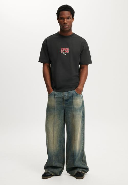 Cotton On - Box Fit Graphic T-Shirt - Washed Black/Cobra