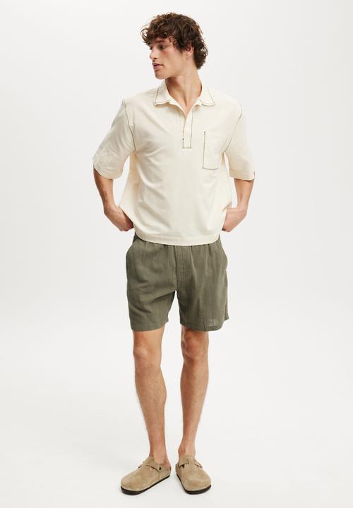 Cotton On - Box Fit Short Sleeve Polo - Cream