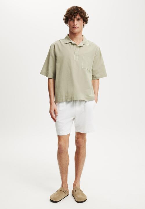 Cotton On - Box Fit Short Sleeve Polo - Khaki