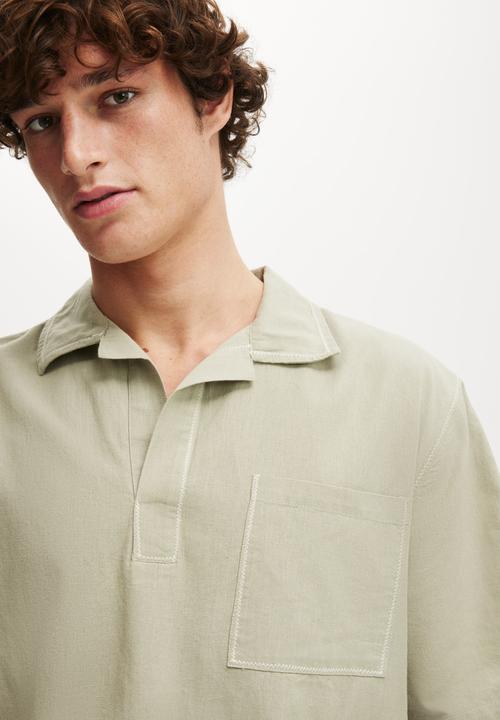 Cotton On - Box Fit Short Sleeve Polo - Khaki