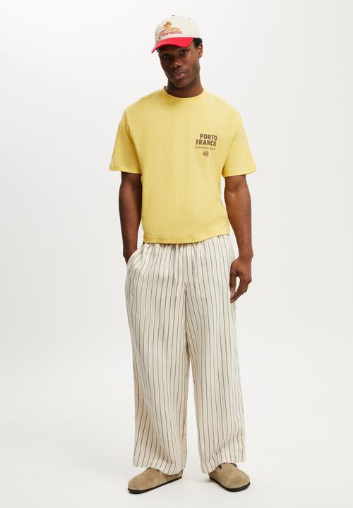 Cotton On - Cropped Fit Graphic T-Shirt - Sunray Yellow/Porto Franco