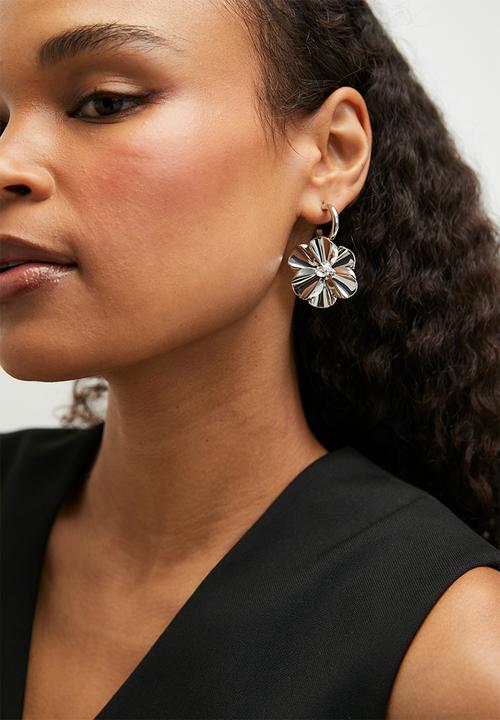 Tessa Design - Daisy flower shaped drop earrings - silver