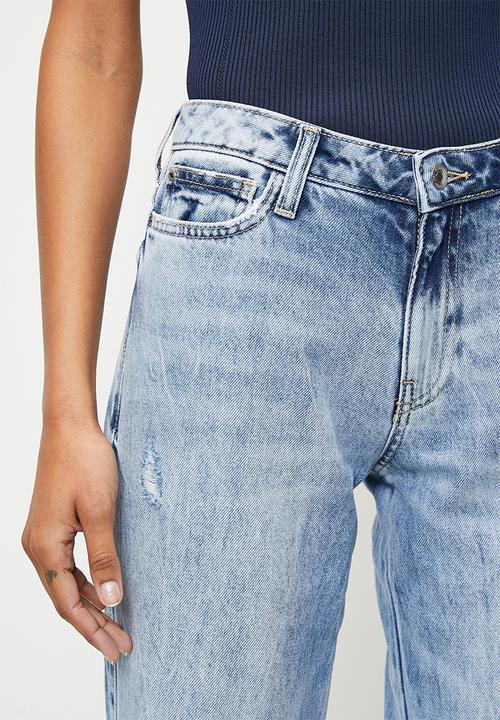 GUESS - 1981 High Rise Straight - Light Wash
