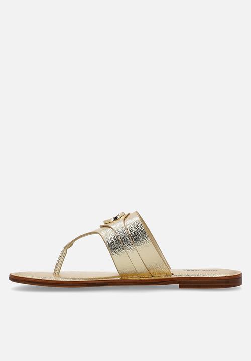 Nine West - Mianca t-bar sandal - gold