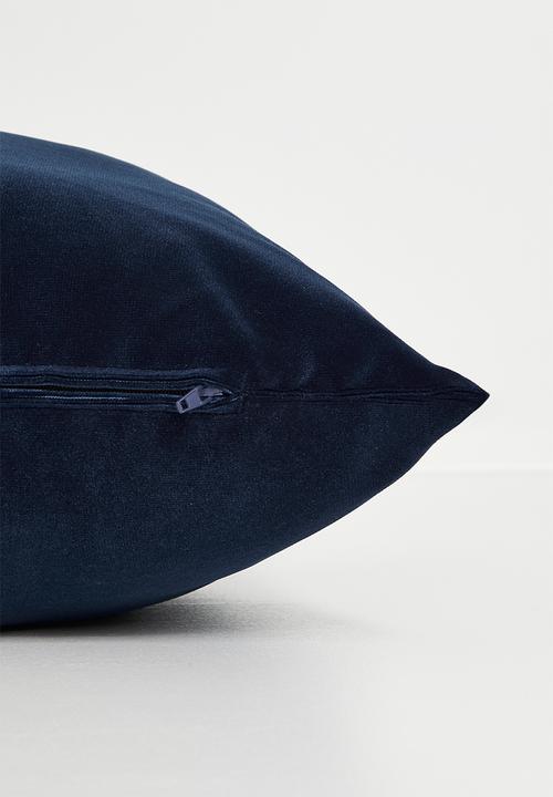 Grey Gardens - Rema velvet cushion cover - Navy