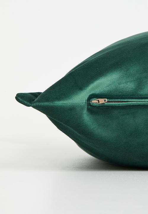 Grey Gardens - Rema velvet cushion cover - Green
