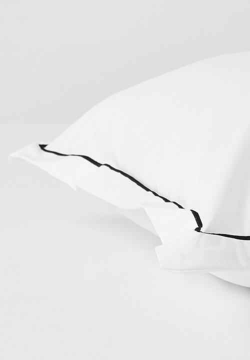 Sixth Floor - Oxford Satin Stitch std 2pk pillow case - white & black