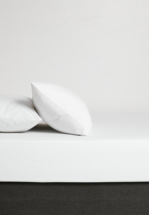 Sixth Floor - 200TC cotton fitted sheet - white