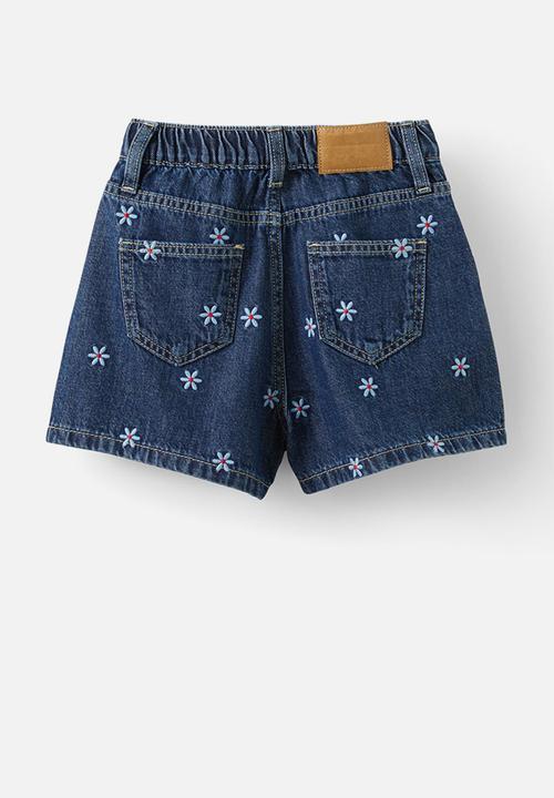 Cotton On - Sarai pleat front denim short - portsea dark blue/daisy embroidery
