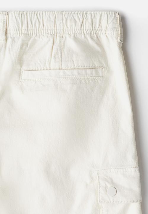 H&M - Slim fit ripstop cargo trousers - cream 
