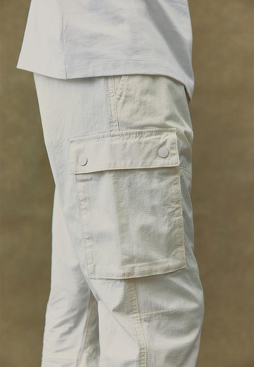 H&M - Slim fit ripstop cargo trousers - cream 