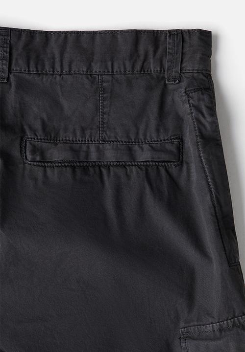 H&M - Relaxed fit cargo shorts - black