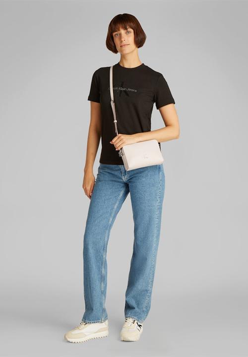Calvin Klein - Minimal monogram camera bag 20- wind chime