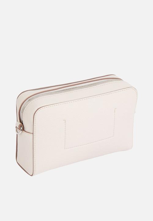 Calvin Klein - Minimal monogram camera bag 20- wind chime