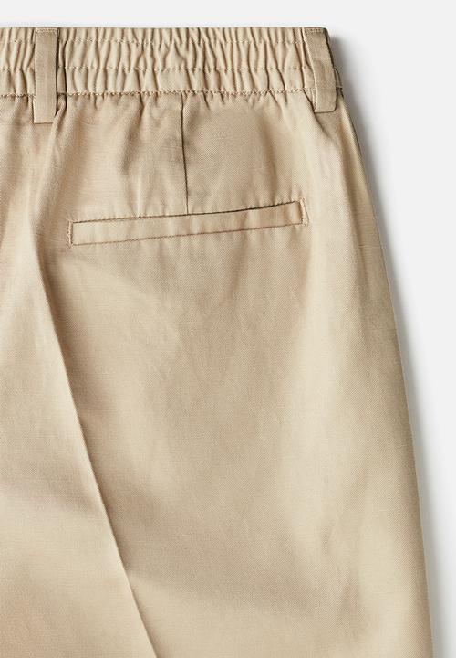 H&M - Regular fit crease-leg shorts - beige