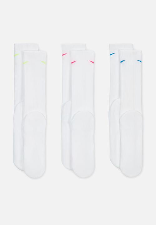 Nike - Nike Everyday Plus Cushioned - white
