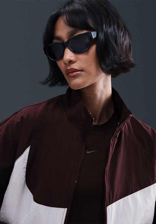 Nike womens woven track jkt - burgundy crush/burgundy crush/white