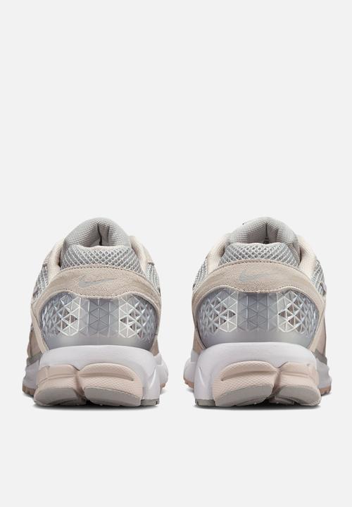 Nike - Nike Zoom Vomero 5