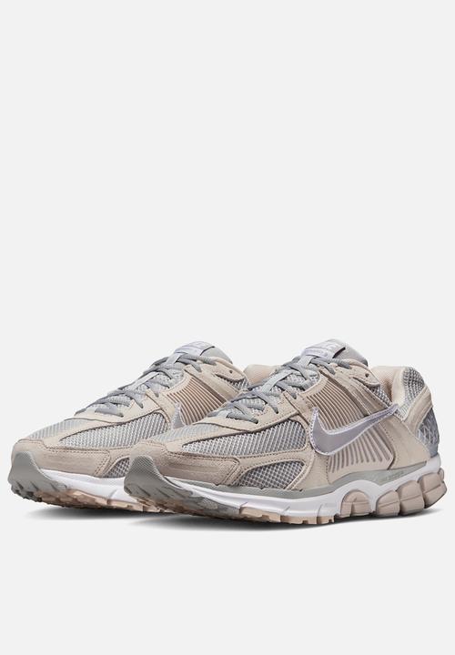 Nike - Nike Zoom Vomero 5