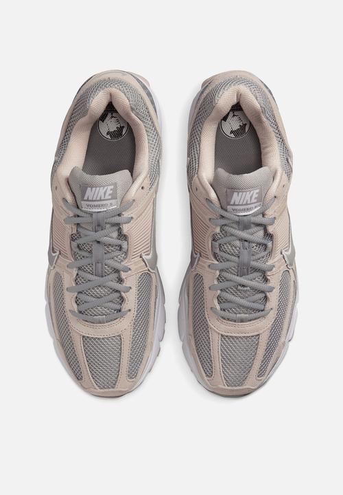 Nike - Nike Zoom Vomero 5