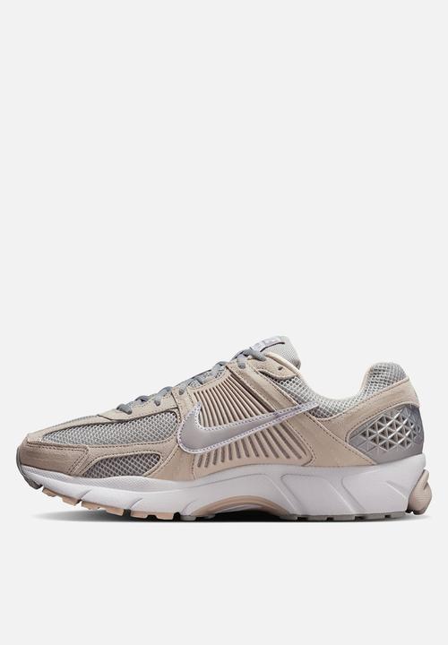 Nike - Nike Zoom Vomero 5