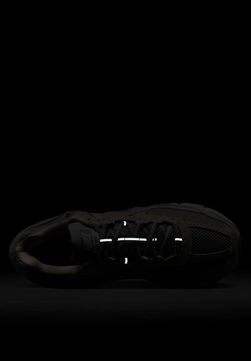 Nike - Nike Zoom Vomero 5