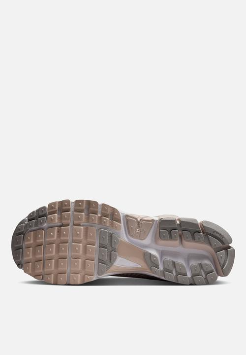 Nike - Nike Zoom Vomero 5