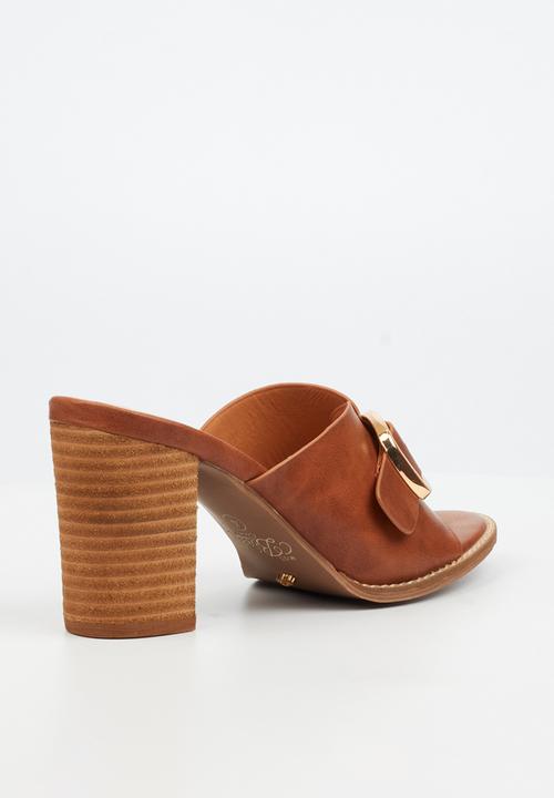 Miss Black - Almond 2 mule block heel - tan