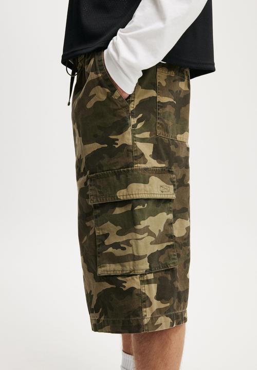 Cotton On - Super Baggy Cargo Short - Camo