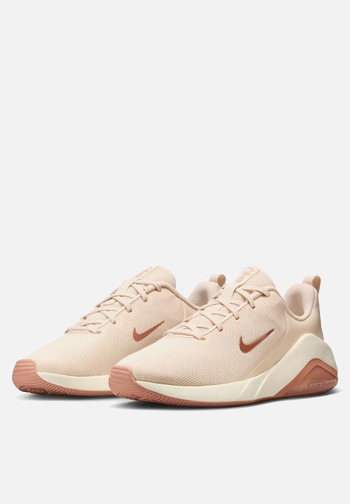 Nike - Nike Bella 7