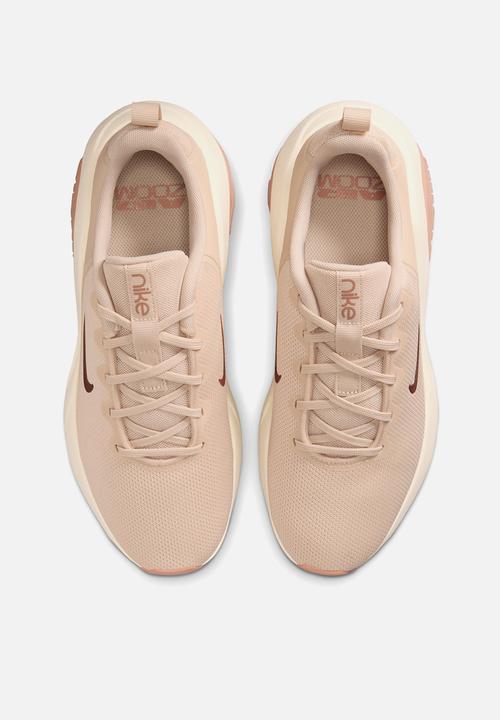 Nike - Nike Bella 7