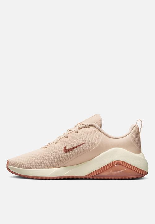 Nike - Nike Bella 7