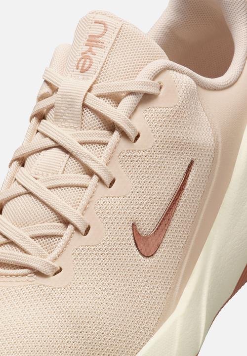 Nike - Nike Bella 7