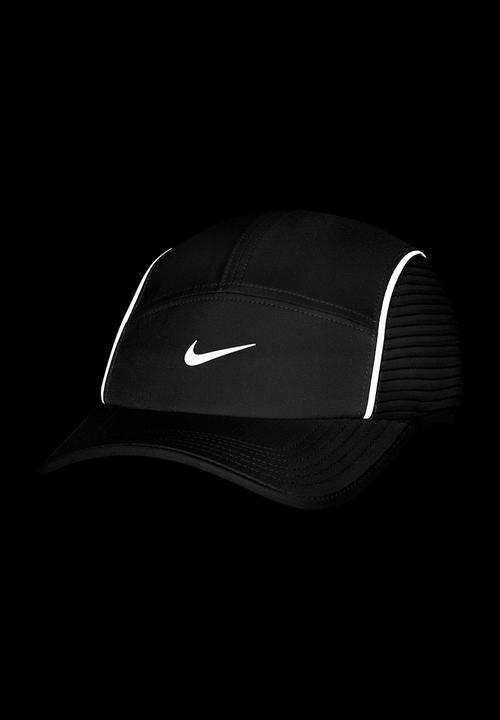 Nike - Nike Unstructured Aerobill - White