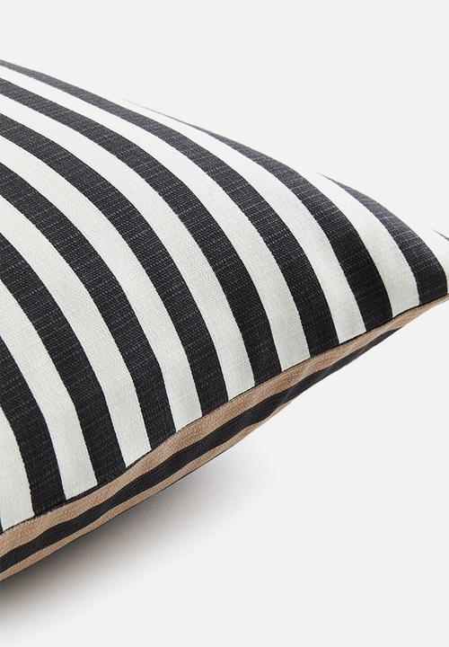 H&M - Patterned cushion cover - black patterned