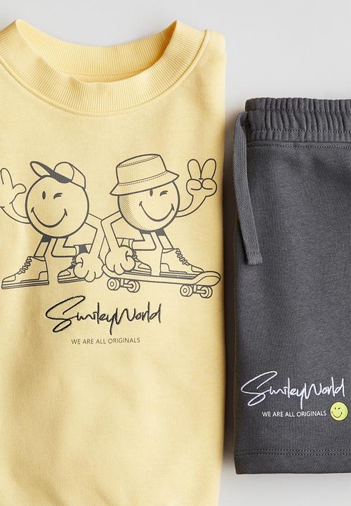H&M - 2 piece printed sweatshirt set - yellow smileyworld® 