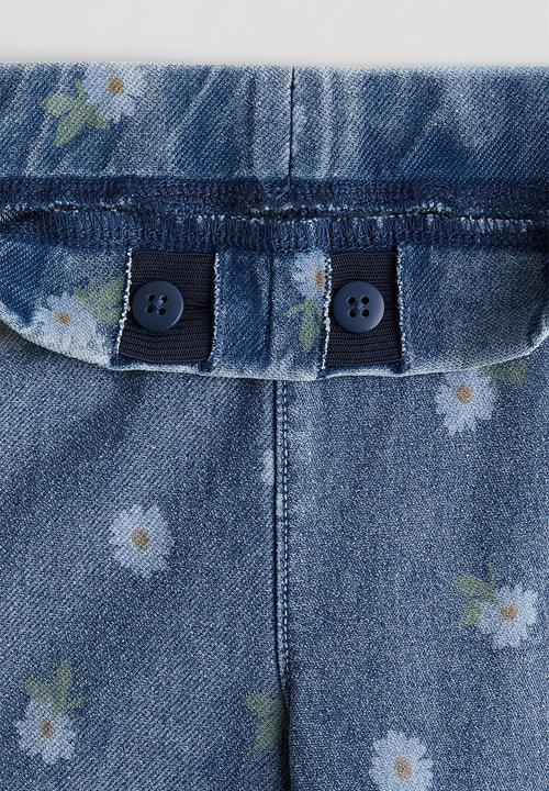 H&M - Flared jeggings - denim blue floral