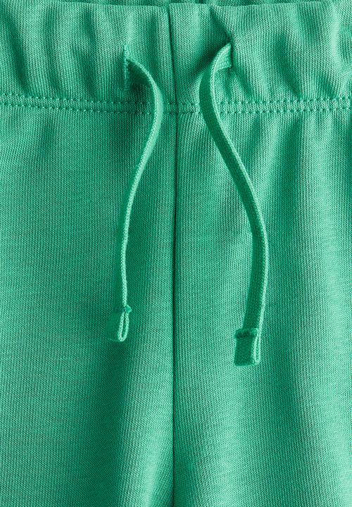 H&M - Printed sweatshorts - bright green basketball
